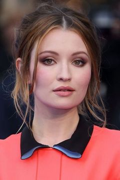 Emily Browning interpreta Anna