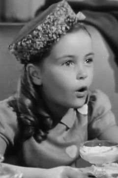 Patti Brady interpreta Martha Gilbreth (uncredited)