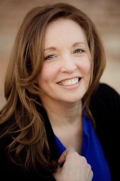 Dana Joyce Schiller interpreta Teacher