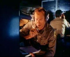 Lloyd Nelson interpreta Sgt. Waldman