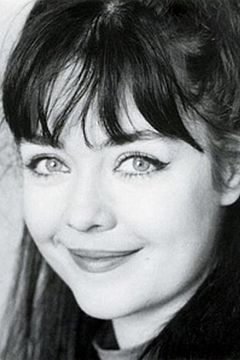 Caroline Milmoe interpreta Constance