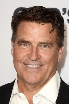 Ted McGinley interpreta George Fontaine