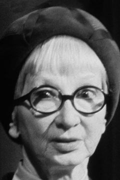 Rosamund Greenwood interpreta Janice