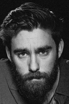 Kerim Waller interpreta Hakan