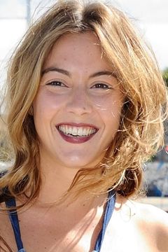 Constance Labbé interpreta Camille Costes