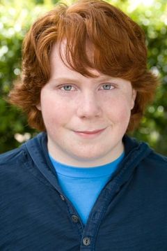 Tucker Albrizzi interpreta Sam Geldob