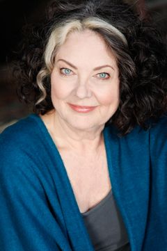 Marykate Harris interpreta Dinner Guest