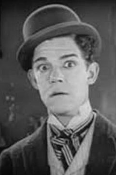 Albert Austin interpreta Thief (uncredited)