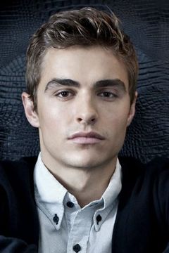 Dave Franco interpreta Mike Pancake