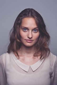 Alma Hasun interpreta Luise