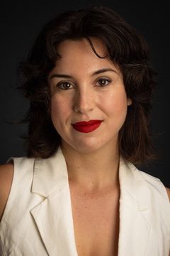 Lorena Ávila interpreta Directora Colegio