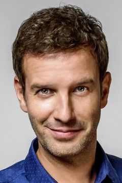 Florian Stadler interpreta Nils Heinemann