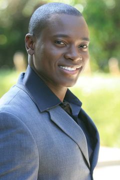 HemDee Kiwanuka interpreta Mack / Dean