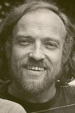 John Peakes interpreta Professor Raymond Knowby