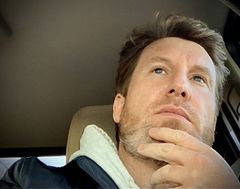 Todd Maynor interpreta Recital Parent (uncredited)