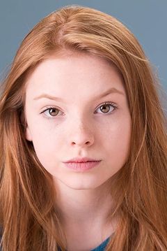 Ellie Botterill interpreta Theodora