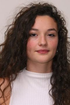 Louvia Bachelier interpreta Alice