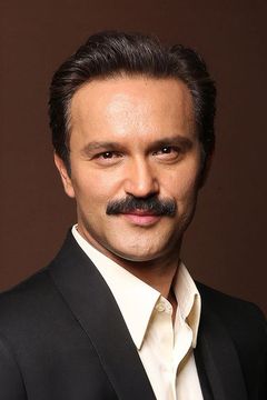Bülent Çolak interpreta Görkem