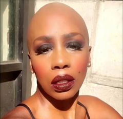 Tanisha Grant interpreta Bridesmaid (uncredited)