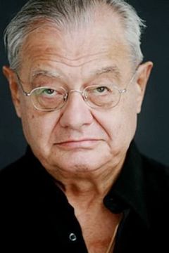 Philippe Brigaud interpreta Le docteur Balencie