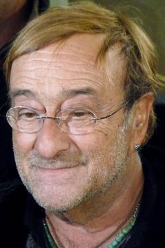 Lucio Dalla interpreta Self (archive footage)