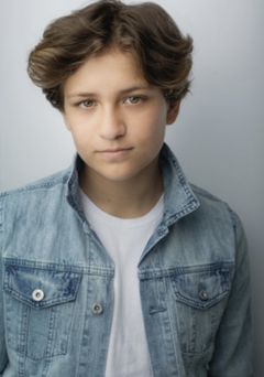 Mason Henry interpreta Boy (uncredited)