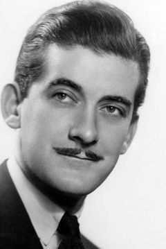 Philip Bourneuf interpreta Jean d'Estivet, a Prosecutor