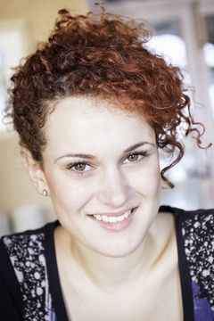 Larissa Bonaci interpreta Love Bird