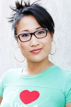 Tina Huang interpreta Lisa