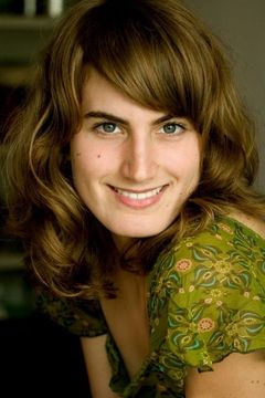 Nadine Salomon interpreta Maid at Freud's House