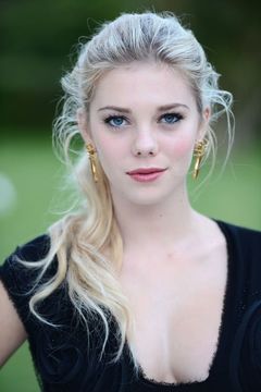 Claire Julien interpreta Chloe Tainer