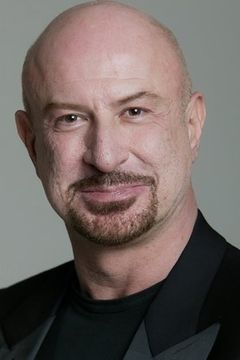 Sebastiano Lo Monaco interpreta Macaluso