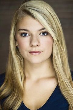 Mackenzie Munro interpreta Cousin Megan