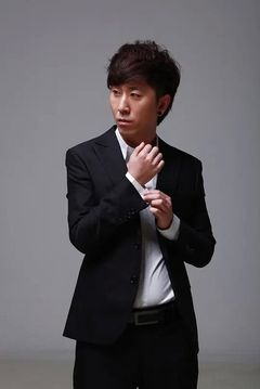 Wu Yingzhe interpreta Pete