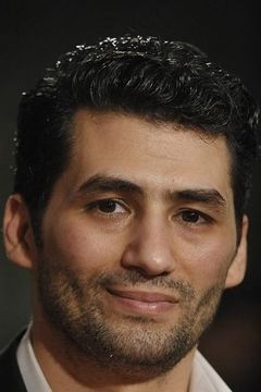 Tamer Yiğit interpreta Melik Oktay