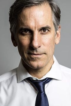 Wayne Pére interpreta Baxter