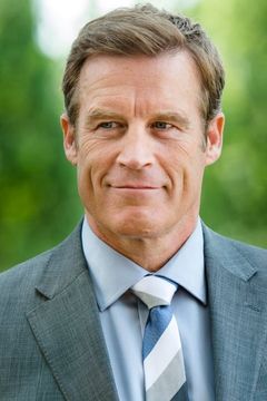 Mark Valley interpreta John Scott