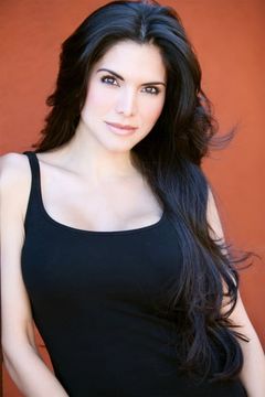 Joyce Giraud interpreta Fabio's Girlfriend