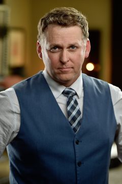 Jamie Renell interpreta Frozen Guy #2