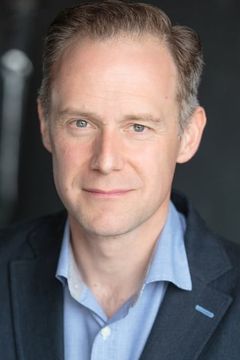 Richard Teverson interpreta Detective Watson