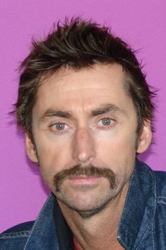 Kirk Fox interpreta Skunk