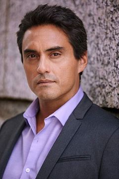 Darrell Dennis interpreta Additional Voice Talent (voice)