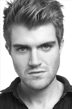Ciaran Owens interpreta Middle Frank
