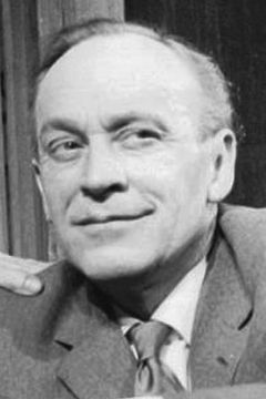 Hans Strååt interpreta Clergyman at Wedding