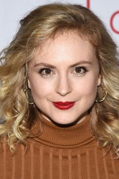 Emily Goss interpreta Emily
