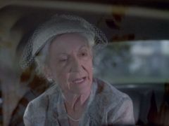 Susan French interpreta Landlady (uncredited)