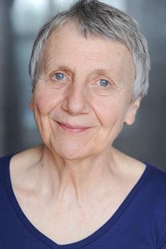 Sue Moore interpreta Woman with Shopping Cart