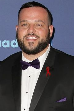 Daniel Franzese interpreta National Guardsman