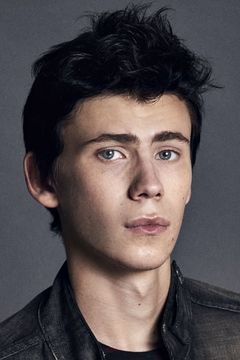 Owen Teague interpreta Duncan West