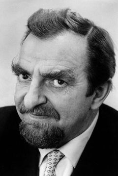 Hugh Griffith interpreta Barone di Roccadura